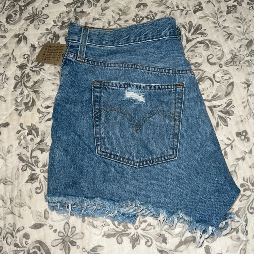 Levi Destroyed Button High Rise Shorts - Picture 4 of 5